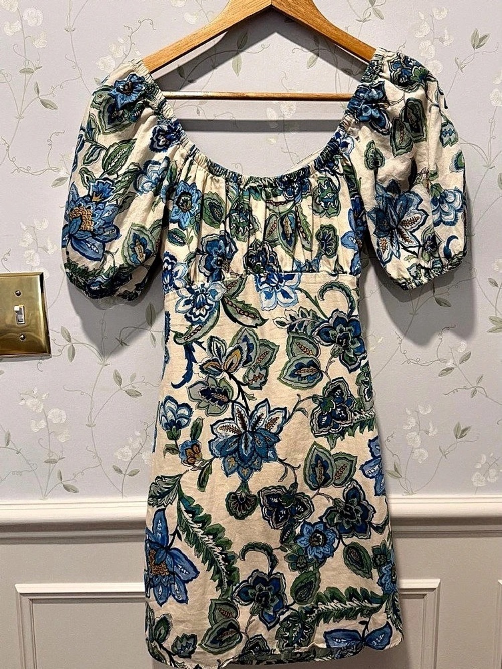 Mango floral dress with a back cutout
